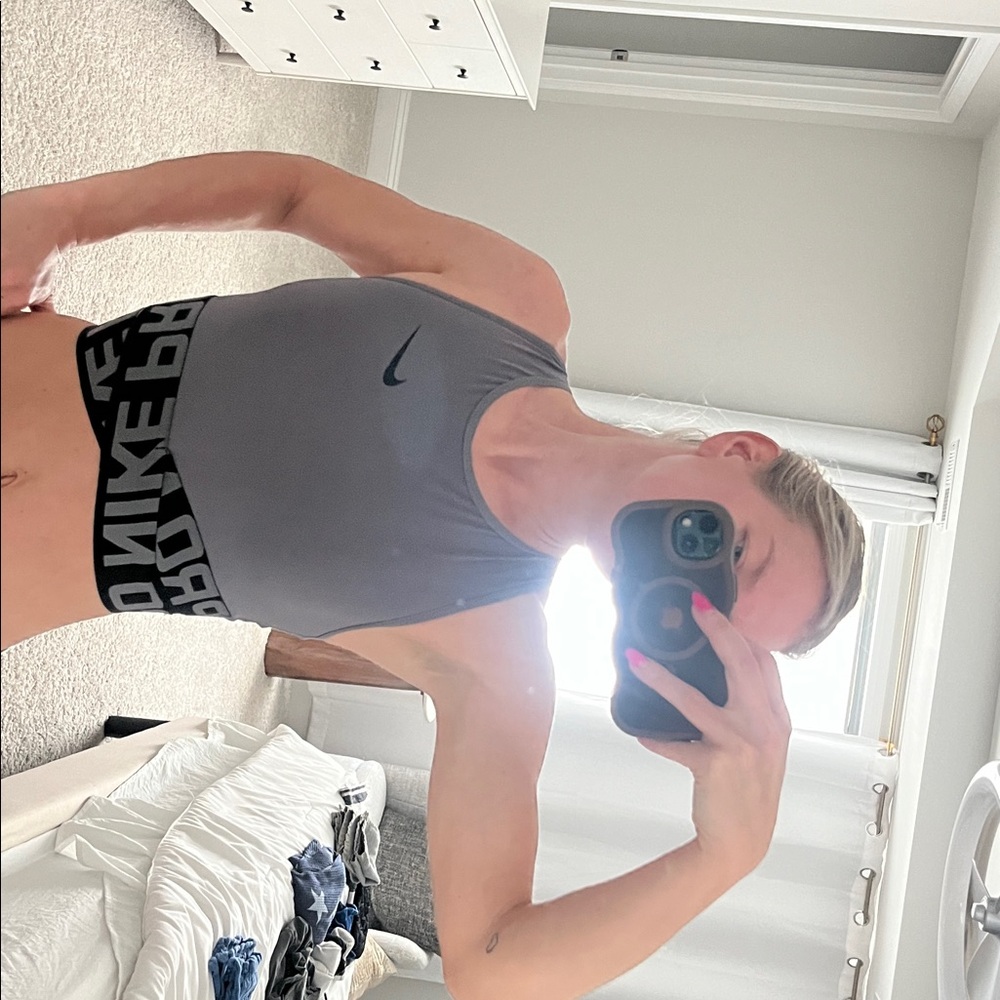 Nike Dri-FIT XS Gray Top - Picture 2 of 4